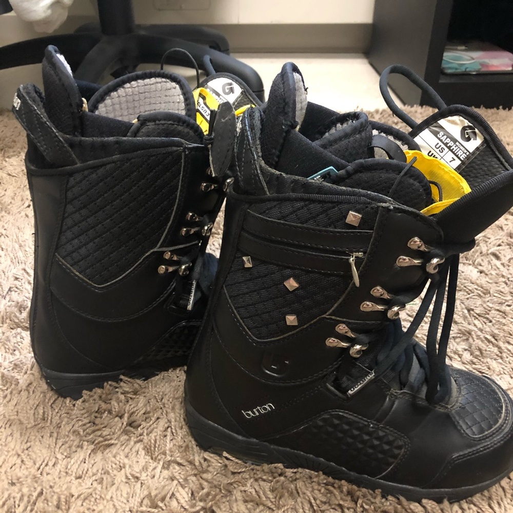 Women’s snowboard boots